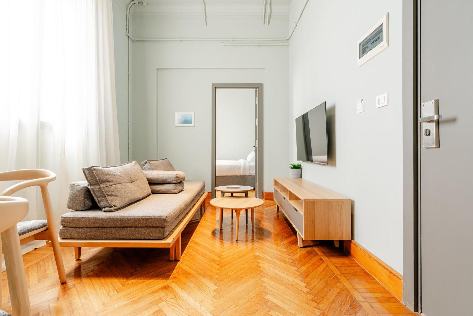 Grey L Studio Apartments Downtown Alexandria Menasce House Bagian luar foto