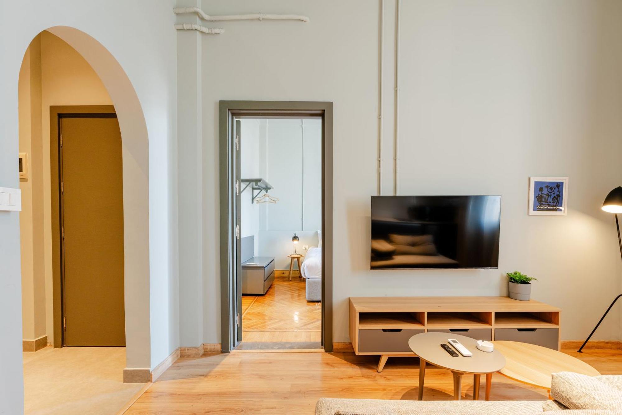Grey L Studio Apartments Downtown Alexandria Menasce House Bagian luar foto