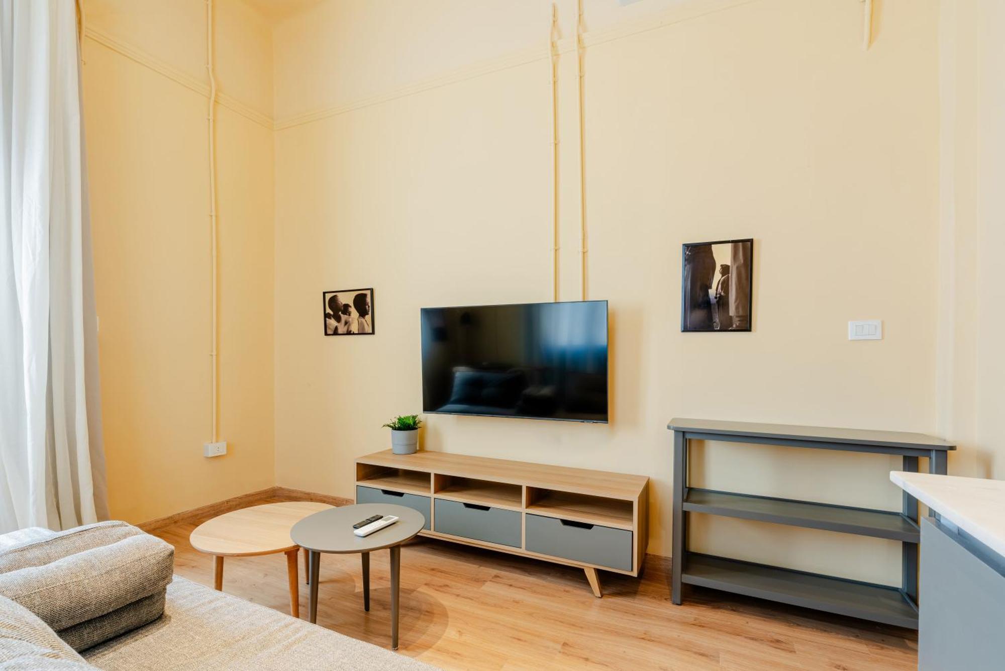 Grey L Studio Apartments Downtown Alexandria Menasce House Bagian luar foto